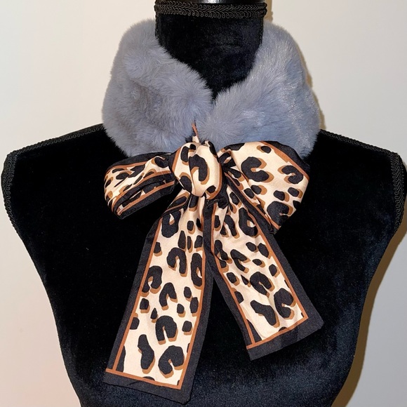 SCARF - Picture 1 of 5